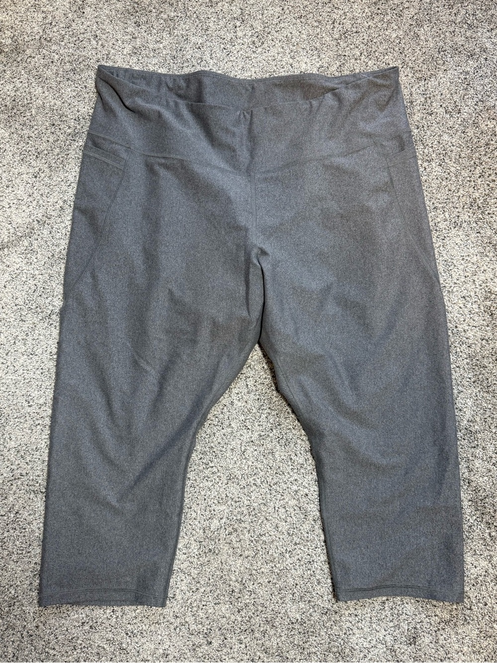 Old Navy Powersoft Capri Leggings - Picture 2 of 4